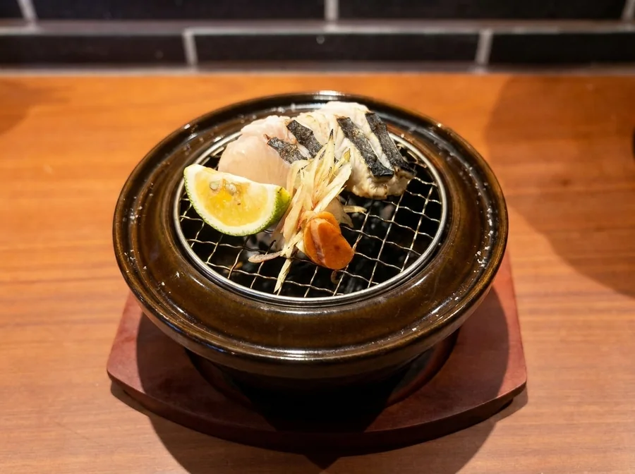 藁と柑橘を添えたサワラの藁焼き